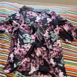 Floral Pink and Black Women's Top mark go with the floral KIMONO size medium